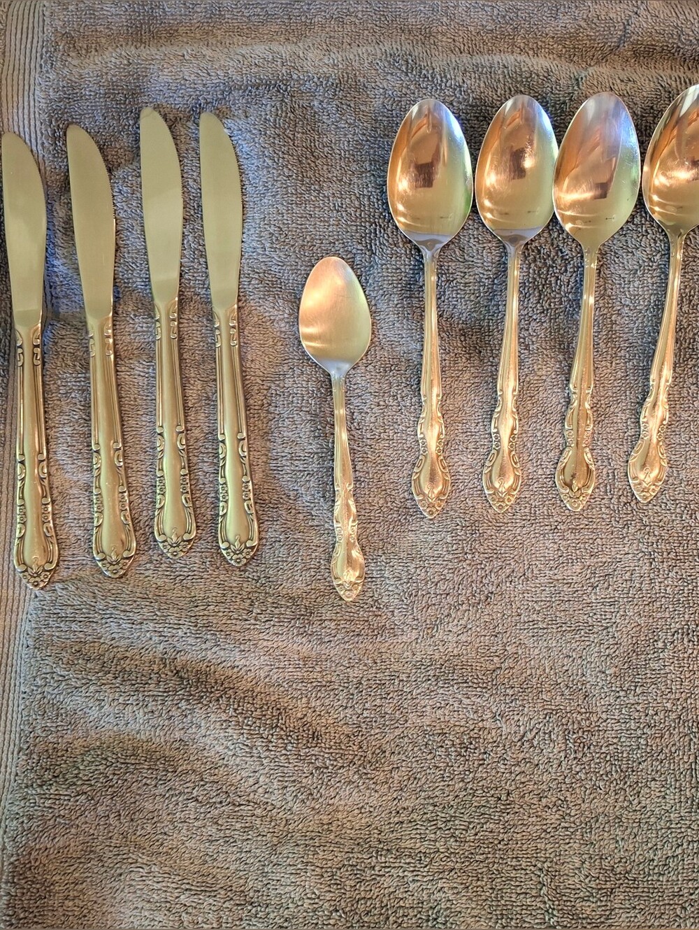 Ornate Stainless Steel Flatware Set - Polished Silver Finish 14 Pieces
